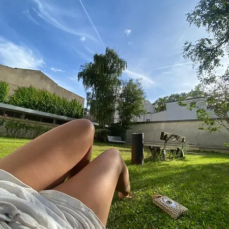 Calme Et Lumineux, Parking Disponible, 100m De Nation Appartement