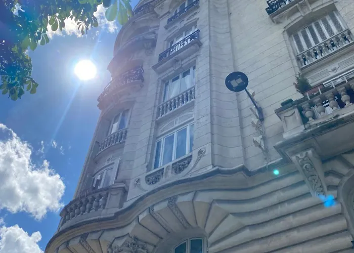 Appartement Calme Et Lumineux, Parking Disponible, 100m De Nation
